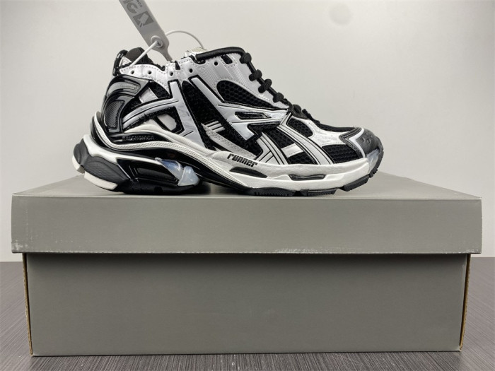 balcia runner white black white
