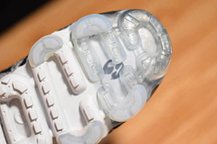 nike air vapormax moc 2 acronym light bone aq0996-001