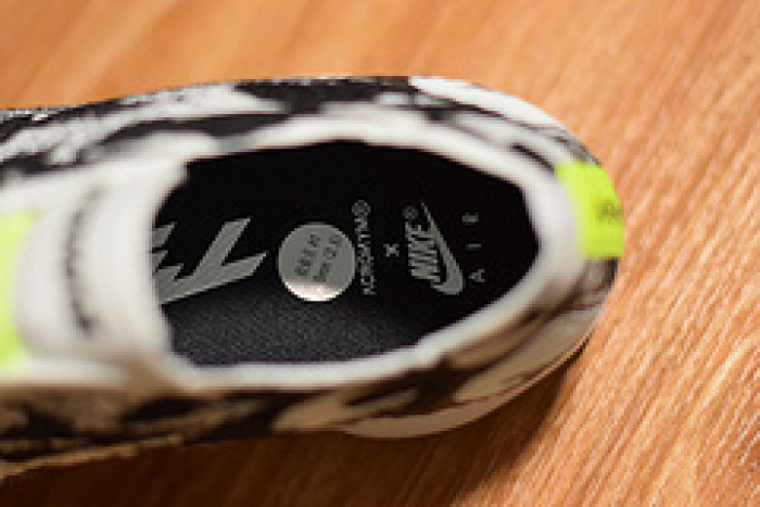 nike air vapormax moc 2 acronym light bone aq0996-001