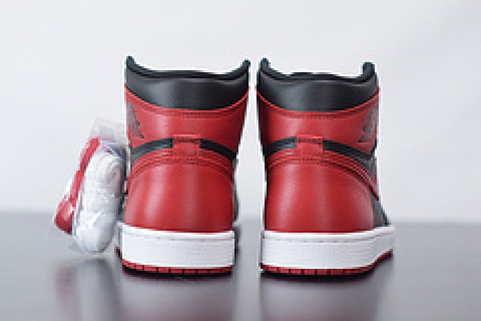 air jordan 1 retro high og banned 555088-001