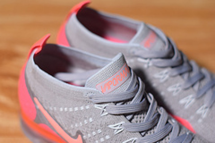 nike air vapormax 2 atmosphere grey crimson pulse 942843-005