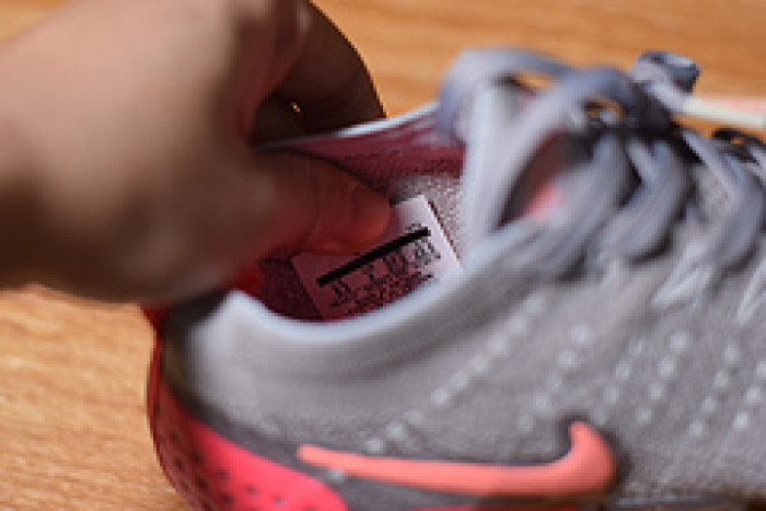 nike air vapormax 2 atmosphere grey crimson pulse 942843-005