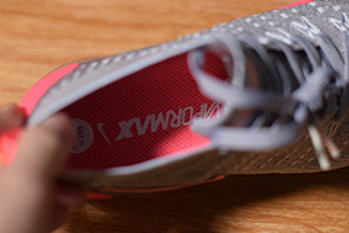 nike air vapormax 2 atmosphere grey crimson pulse 942843-005