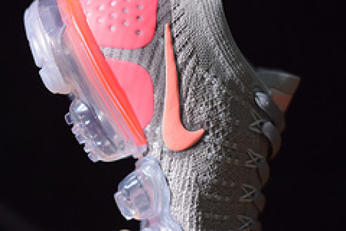 nike air vapormax 2 atmosphere grey crimson pulse 942843-005