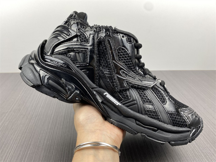 balcia track runner black Ba*len*cia*ga