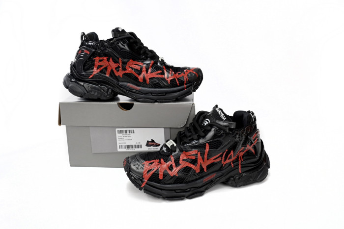balcia runner black and red characters Ba*len*cia*ga