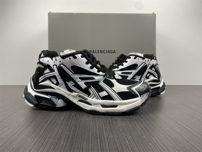 balcia runner white black white