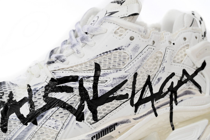 balcia runner graffiti white