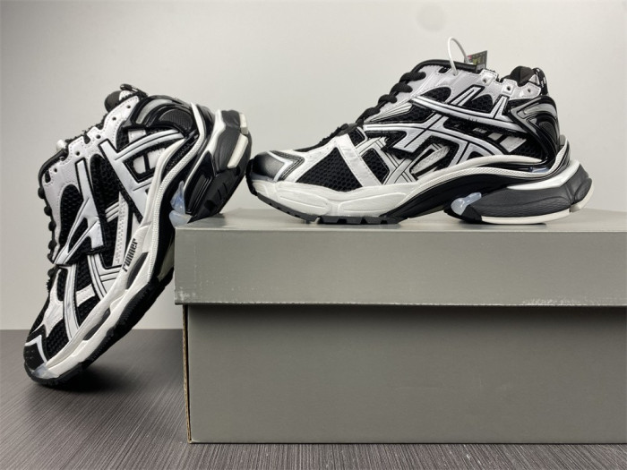 balcia runner white black white
