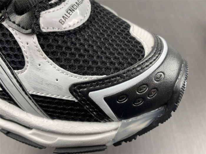 balcia runner white black white