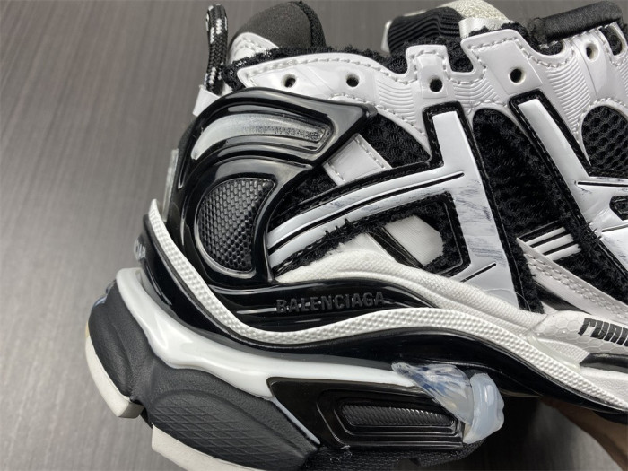 balcia runner white black white