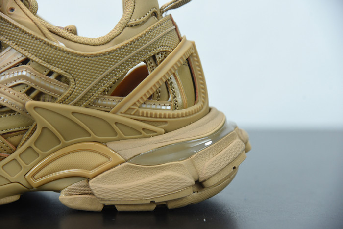 balcia track sneaker