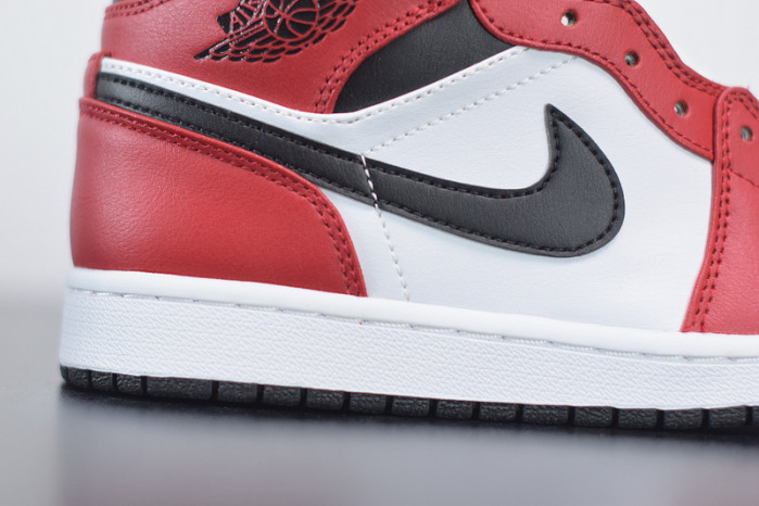 air jordan 1 mid chicago toe 554724-069