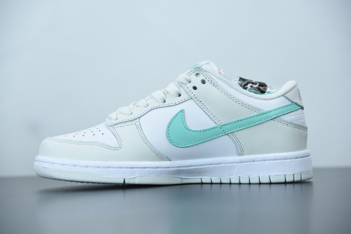nike dunk low tropical twist cw1590-101