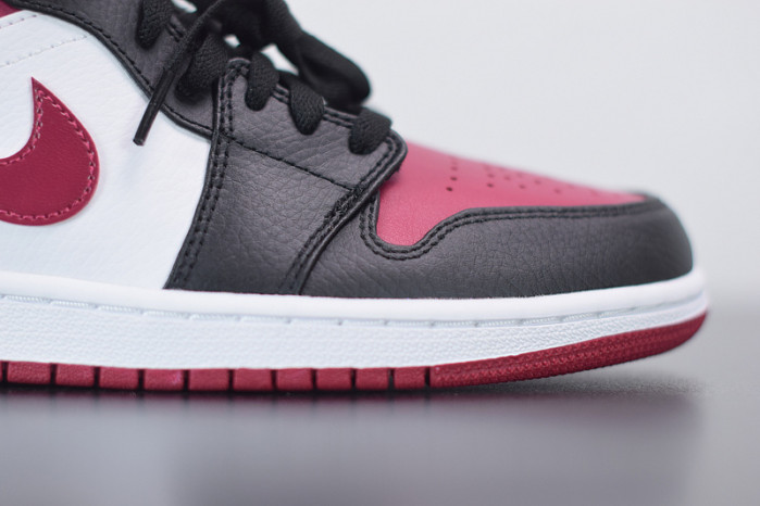 air jordan 1 mid bred toe 554724-066