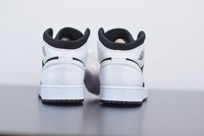 air jordan 1 mid white black (gs) 554725-113