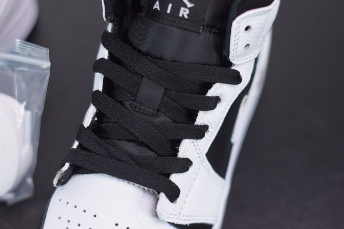 air jordan 1 mid white black (gs) 554725-113