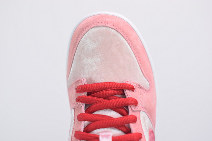 nike sb dunk low strangelove skateboards ct2552-800