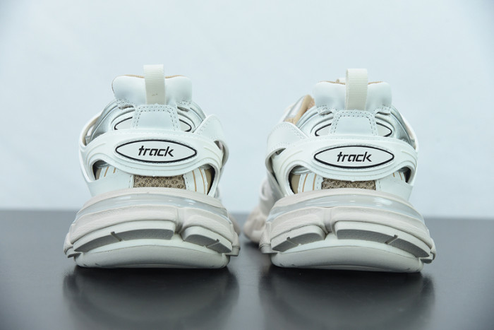 balcia track sneaker