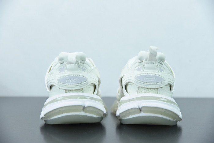 balcia track sneaker