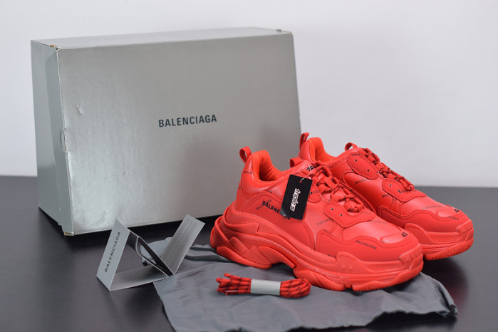 balcia triple s all over logo red 524039 w2fa1 7632