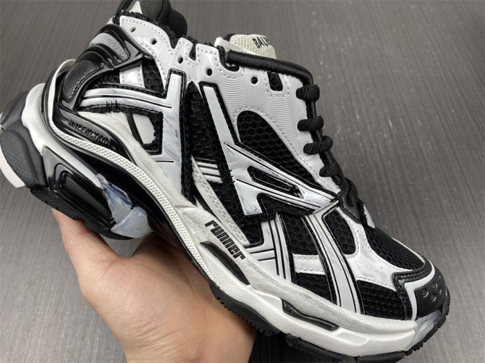 balcia runner white black white