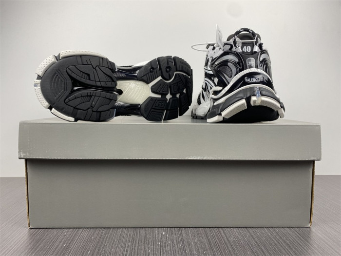 balcia runner white black white