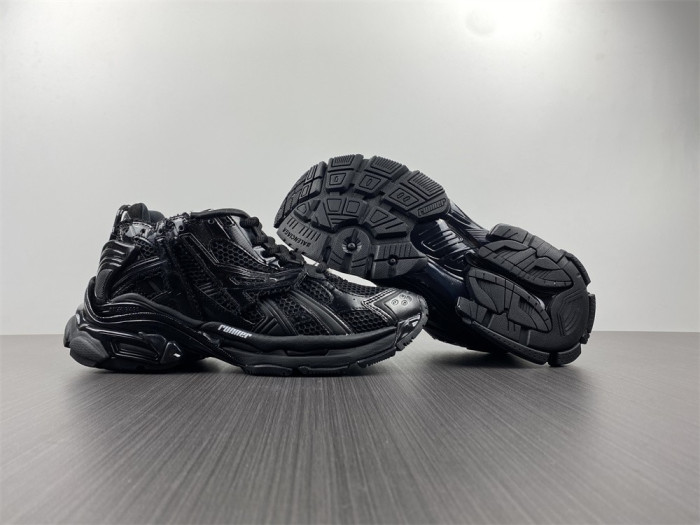 balcia track runner black Ba*len*cia*ga