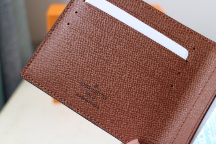l**is V*t*n amerigo wallet 11.5*9*1.5cm