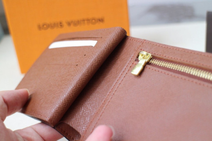 l**is V*t*n amerigo wallet 11.5*9*1.5cm